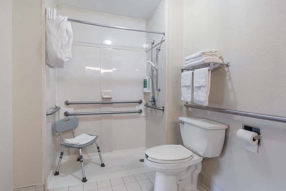 Suite, 2 Queen Beds, Accessible, Kitchen photo 2