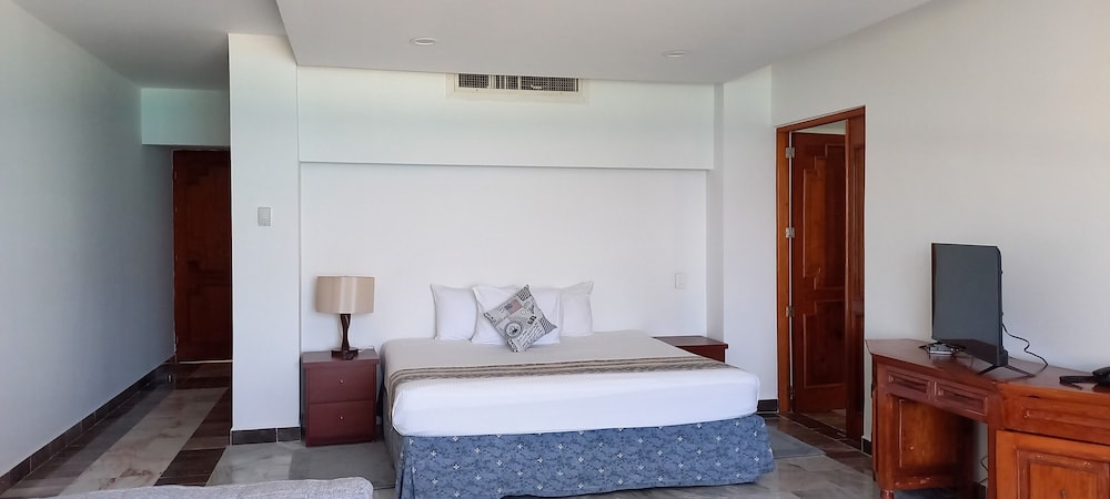 Two Bedroom Ocean View with Pool - Photo 15