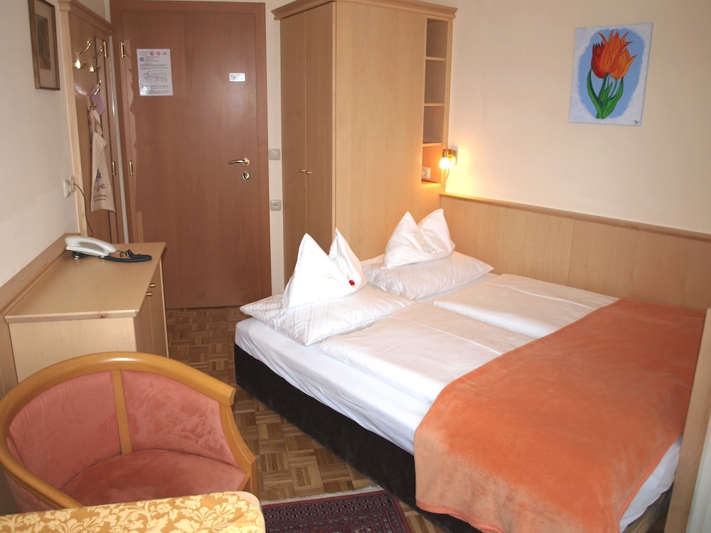 Small Single Room with extra bed