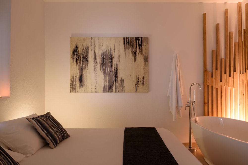 Apartment, 2 Bedrooms (Seasonal Hot Tub) - Photo 5