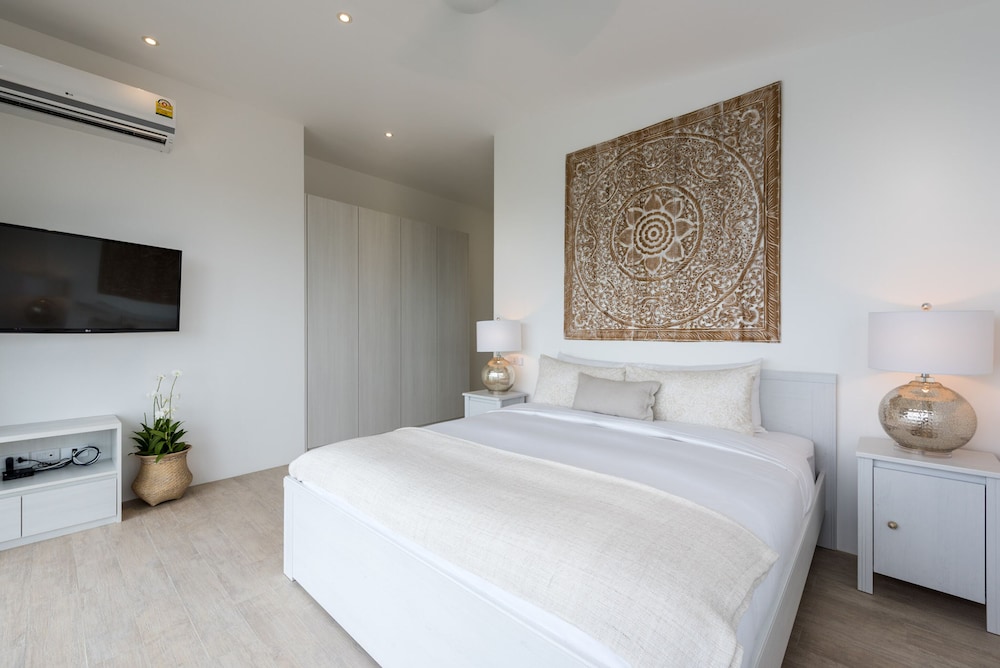 Luxury 5 Bedroom Villa with Ocean View and Private Infinity Pool BY20 photo 2