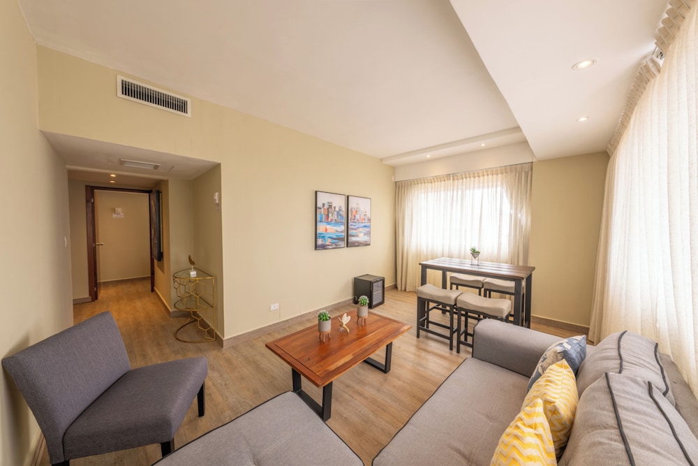 Suite, 1 Bedroom, Non Smoking (1 King Bed) - Photo 6