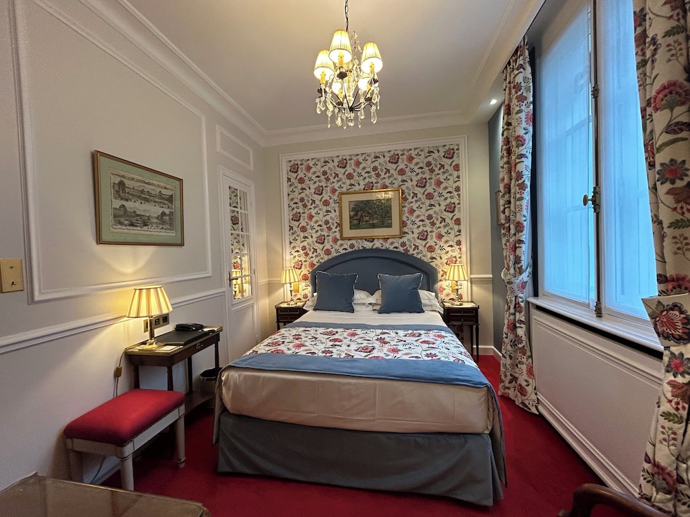 Classic Double Room thumbnail 6