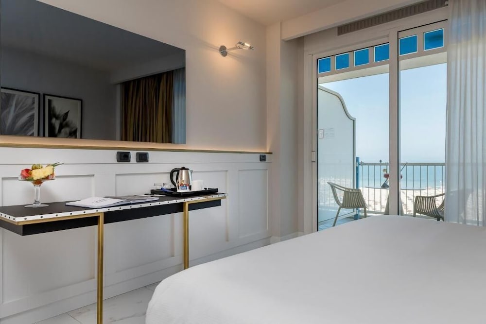 Comfort Room, Balcony, Sea View - Photo 4