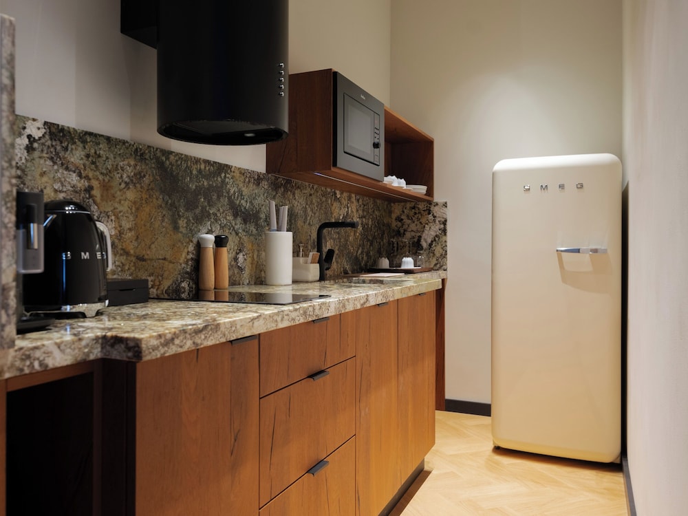 Deluxe Room, Kitchenette photo 1