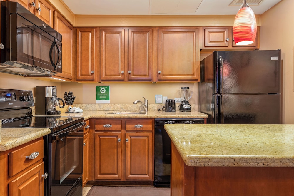 Studio, Kitchen, Partial Ocean View (Unit 429) photo 2