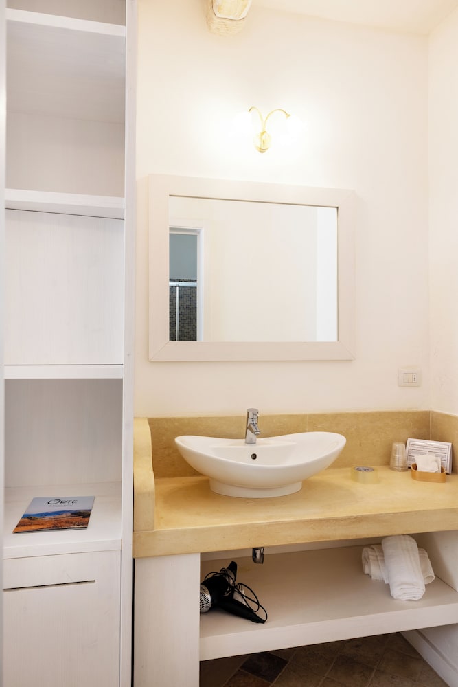Comfort Room, 1 Double or 2 Twin Beds, Ground Floor photo 2