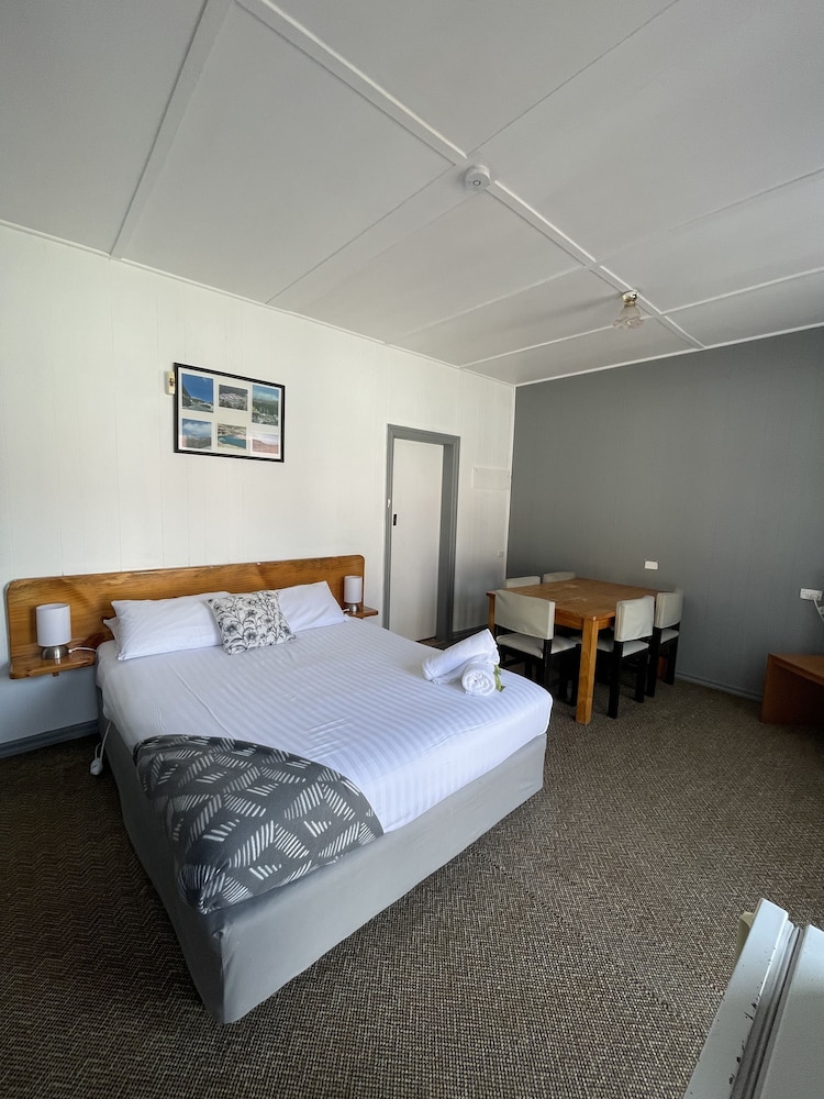 Family Double Room, Multiple Beds, Non Smoking, Refrigerator & Microwave photo 1