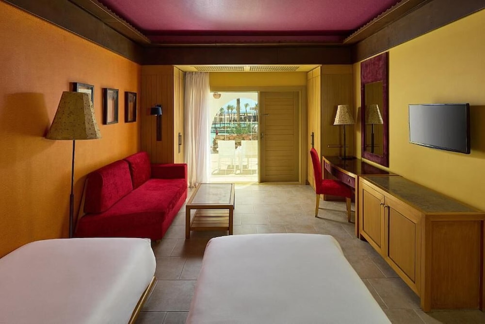 Standard Twin Room, Balcony, Partial Sea View