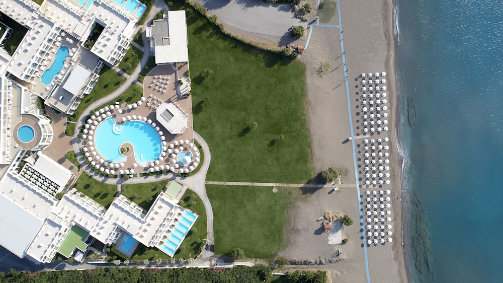 Junior Twin Room, Pool Access, Sea View photo 2