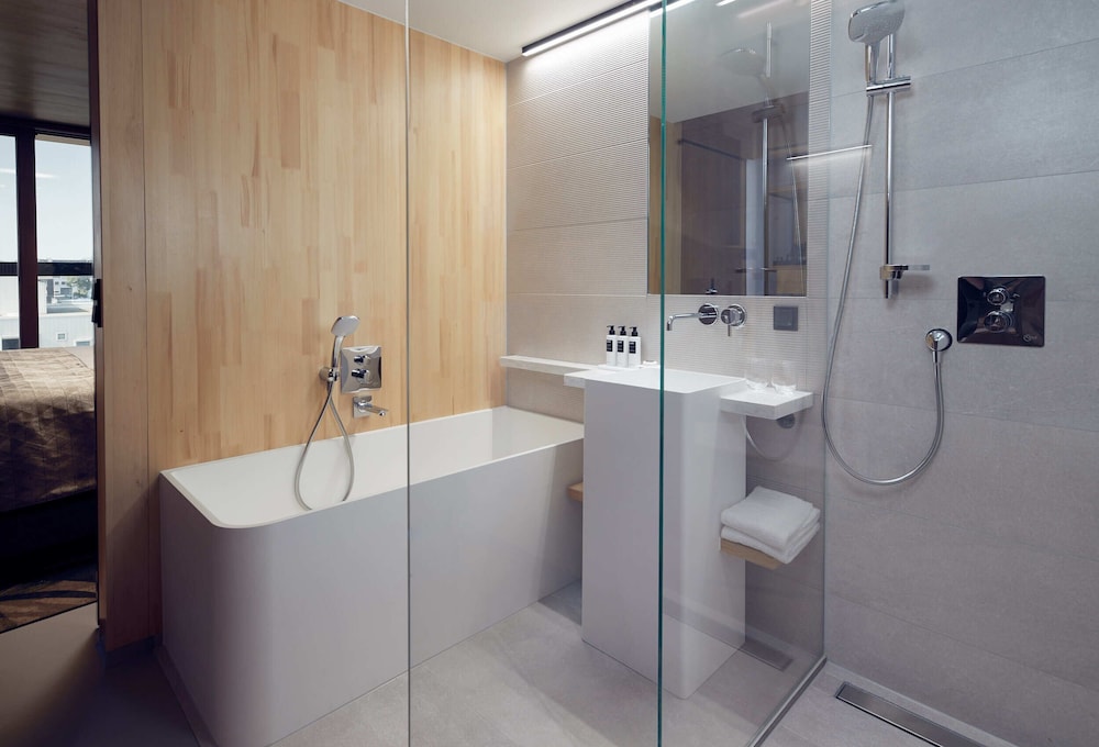 Superior Room, Bathtub (Waterfront) - Photo 2