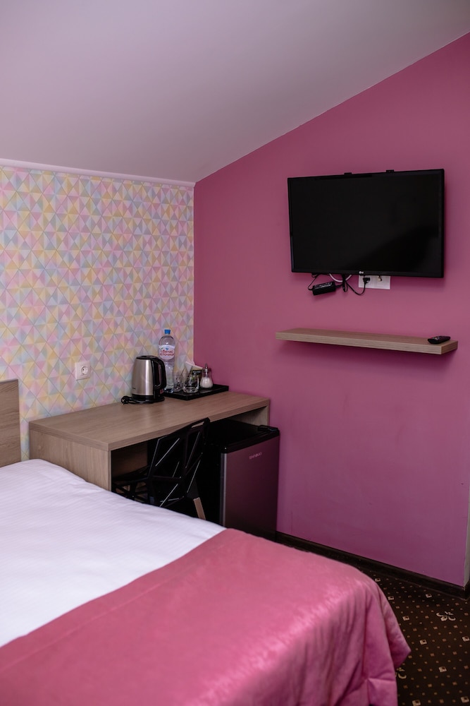 Room, 1 Queen Bed, Courtyard View photo 2