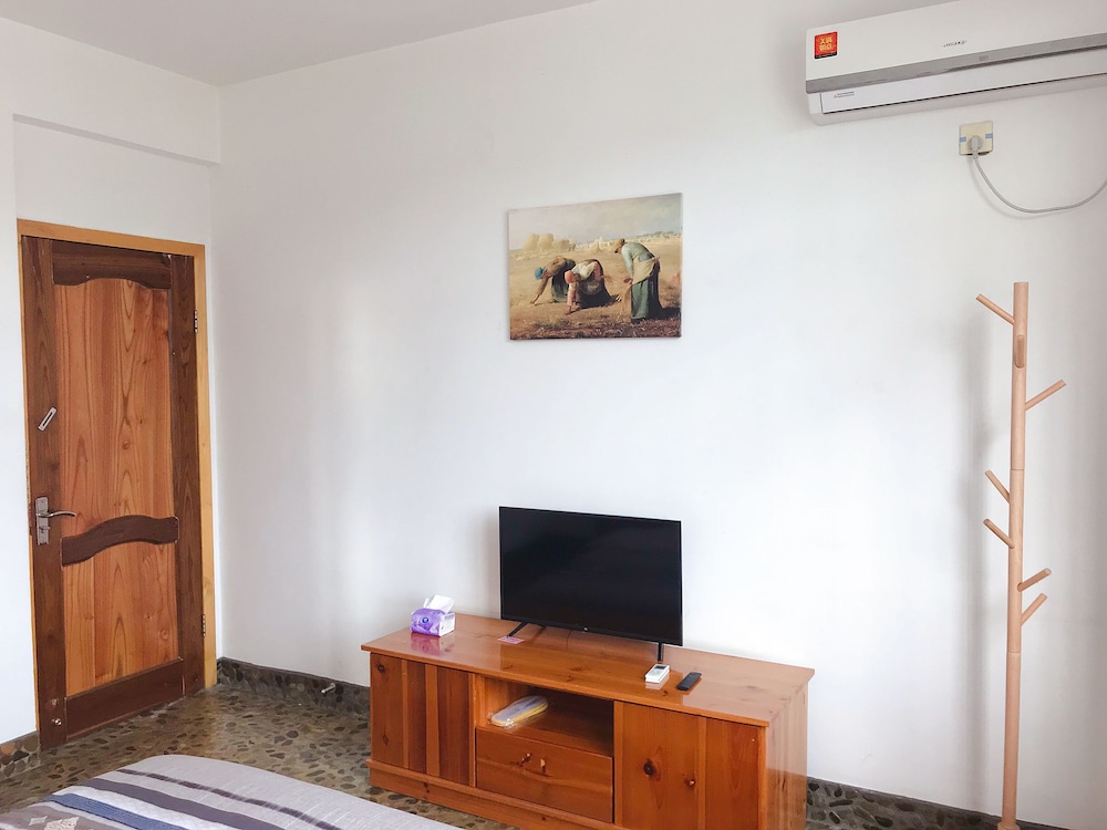 Comfort Loft, 1 King Bed, Non Smoking photo 3