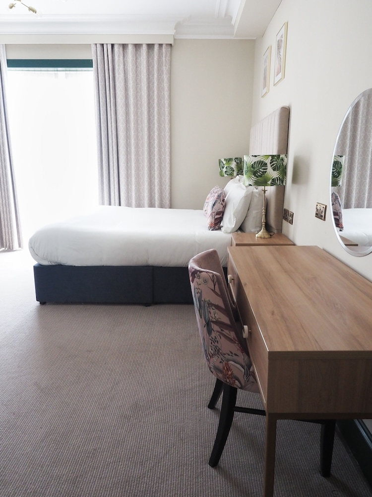 Superior Room, 1 Double Bed, Non Smoking (With Single Sofabed) photo 3