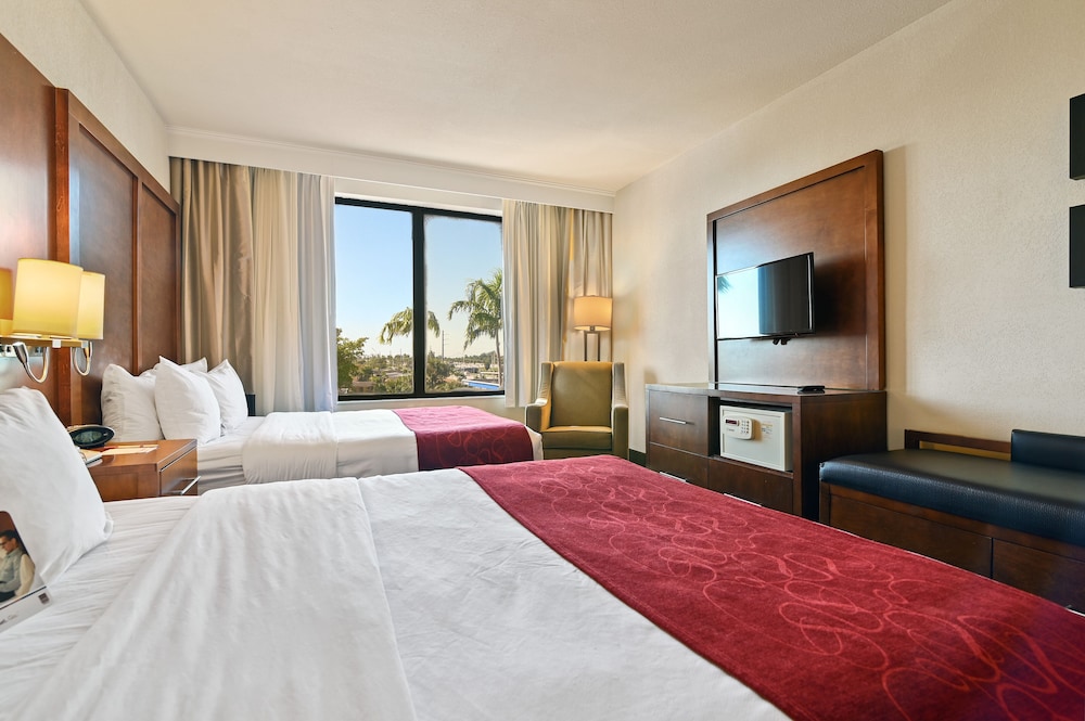 Suite, 2 Queen Beds, Non Smoking - Photo 2