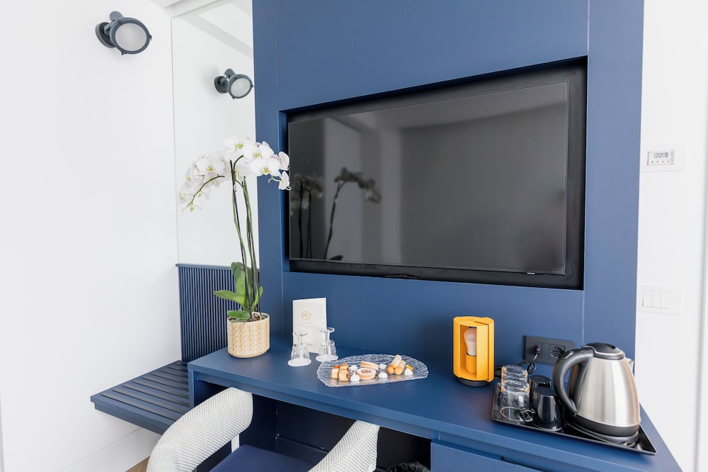 Suite - Photo 13