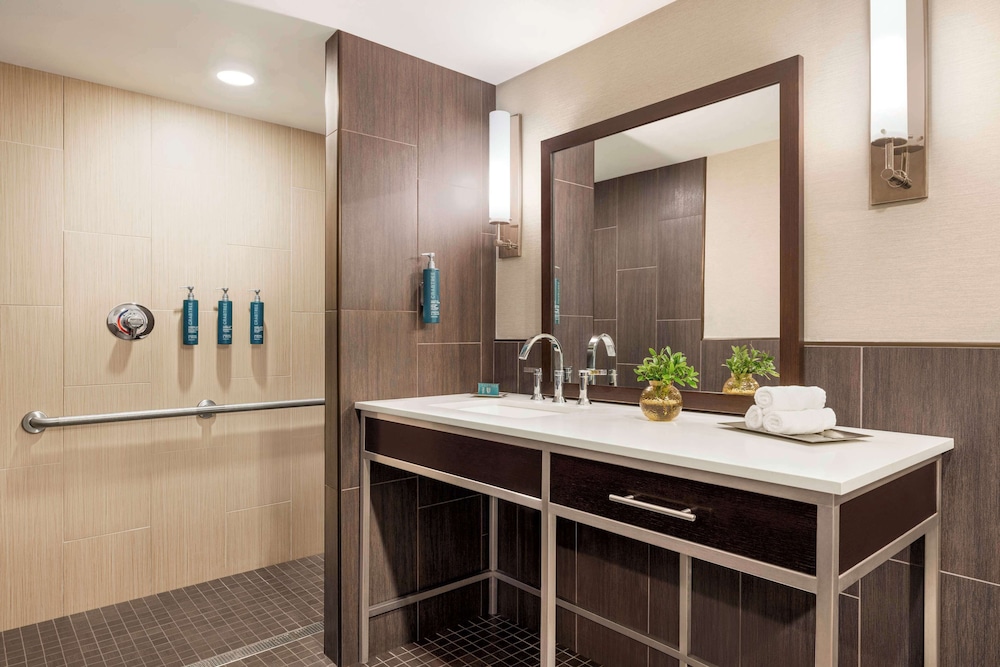 Room, Accessible - Photo 6