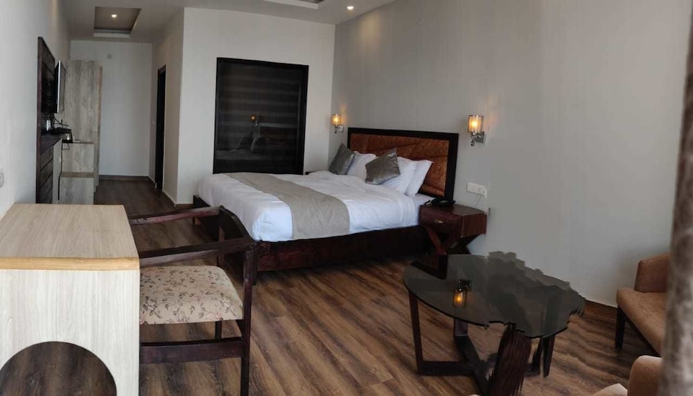 Super Deluxe Room - Photo 14