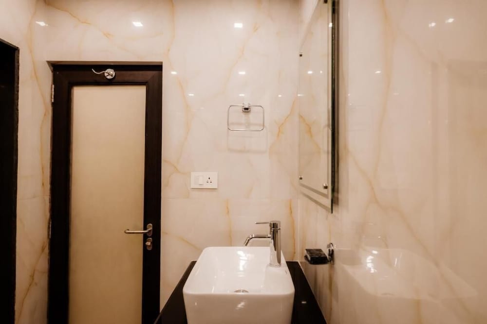 Standard Double Room - Photo 2