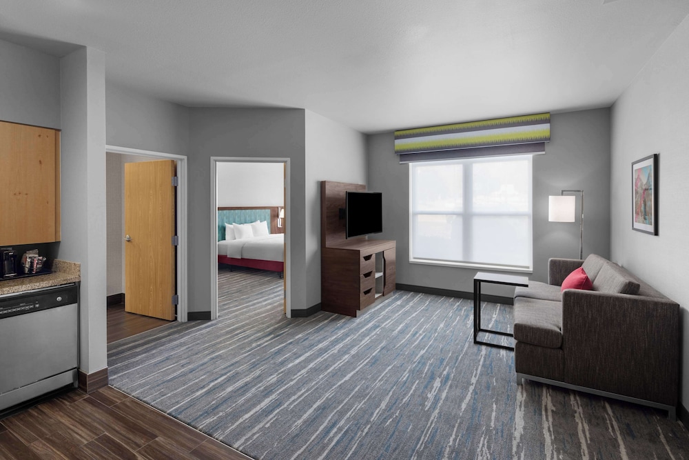 Suite, 1 King Bed, Accessible, Non Smoking - Photo 6