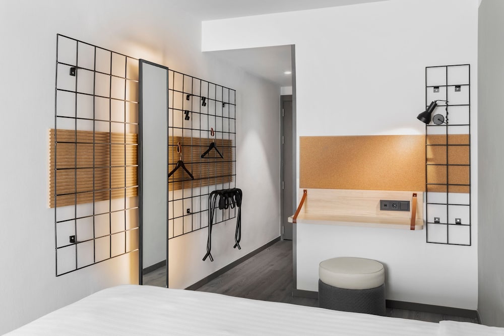 Room, 2 Twin Beds, Balcony