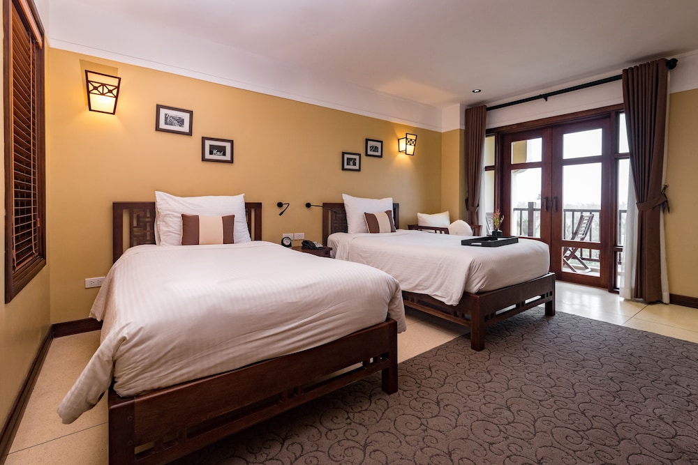 Deluxe Balcony Room, Classic Wing photo 2