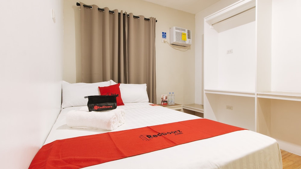 Double Room (Reddoorz) - Photo 1