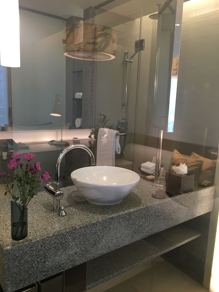 Premium Room, 1 King Bed, City View - Photo 6