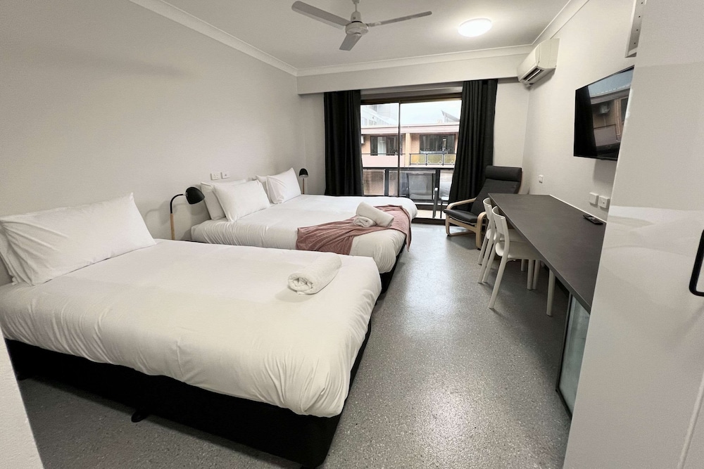 Room, Multiple Beds, Non Smoking photo 3