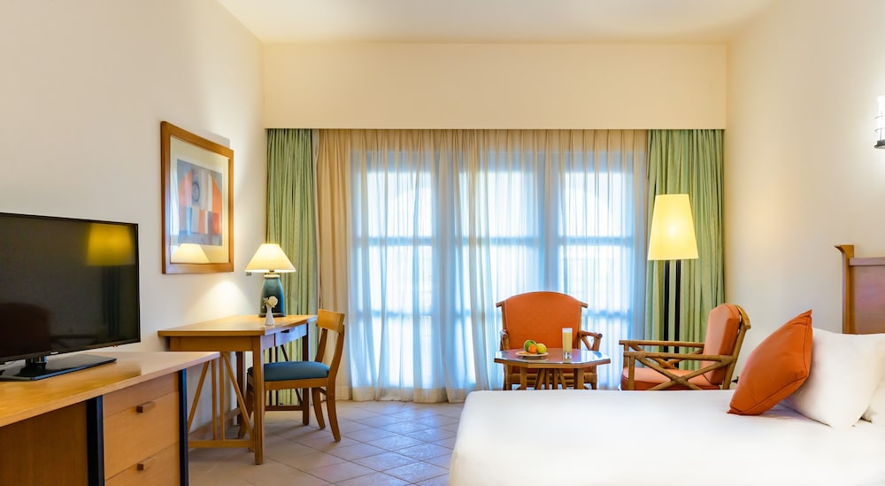 Standard Room Garden and Mountain View King Bed - Photo 3