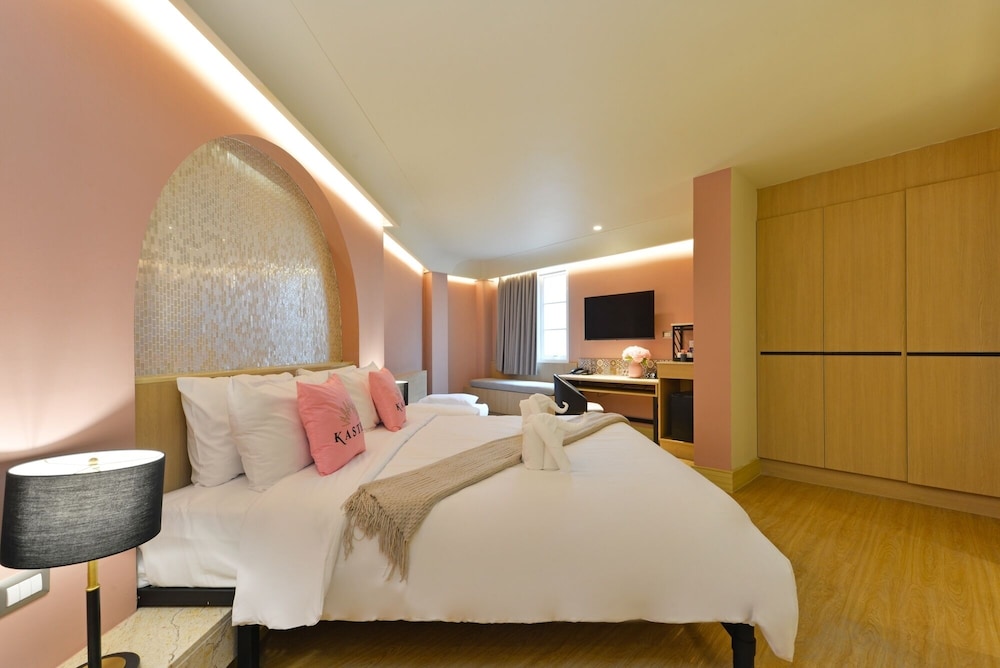 Grand Executive Room with bathtub photo 1