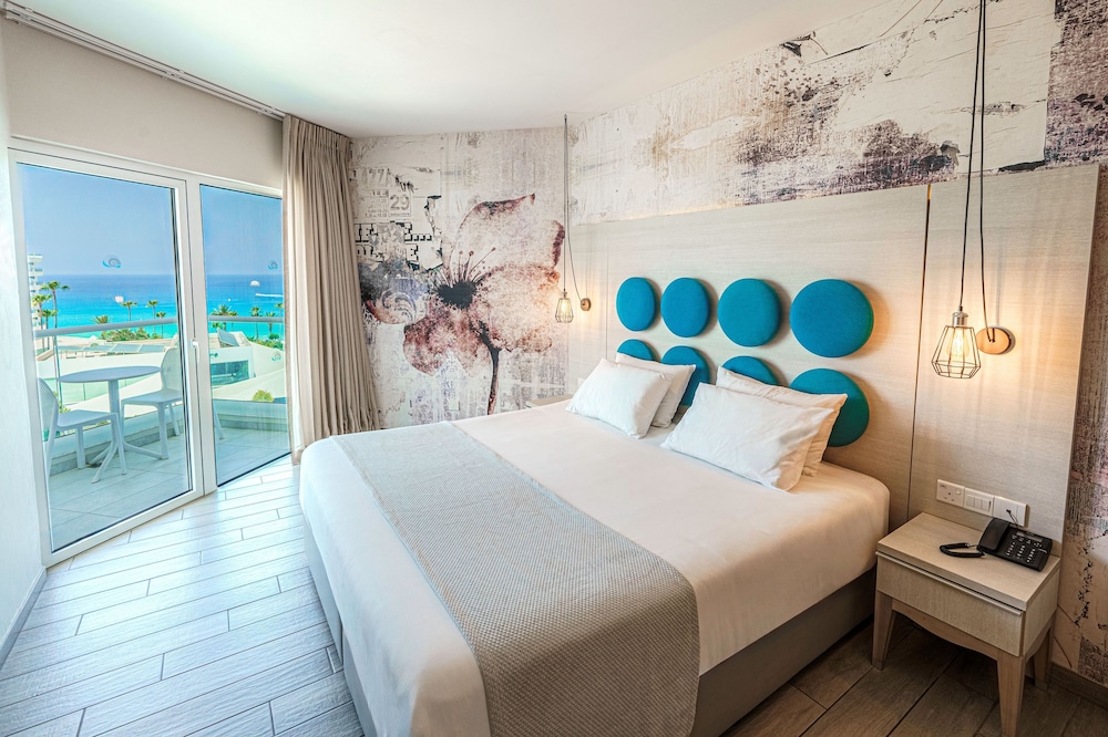 One Bedroom Suite - Limited Sea View - Photo 1