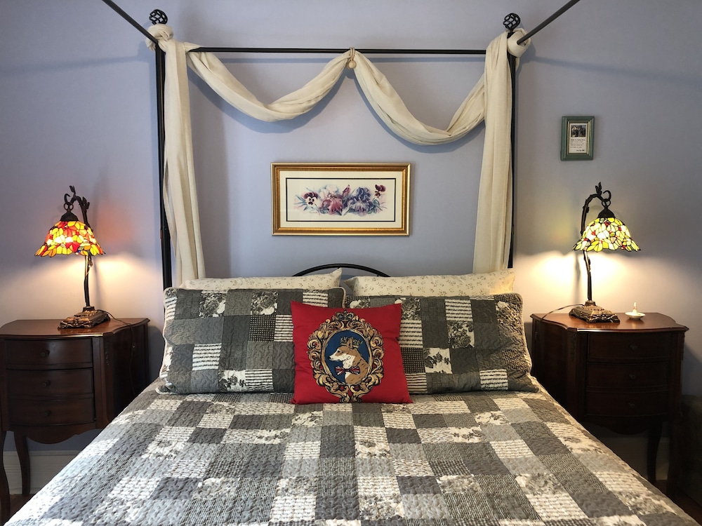 Room (Satin)