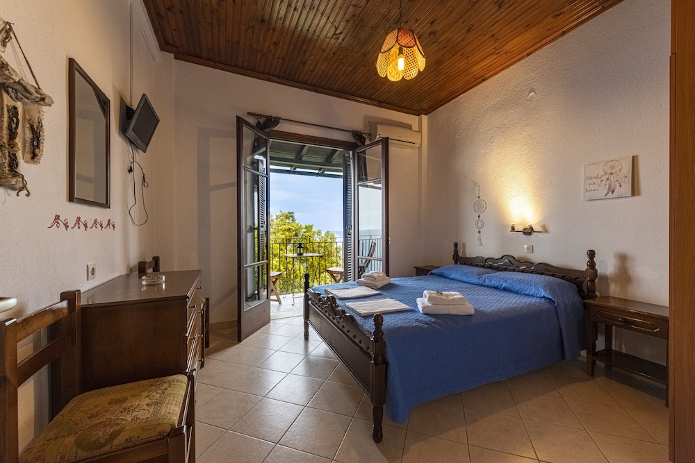Family Apartment, 2 Bedrooms, Smoking, Sea View photo 3