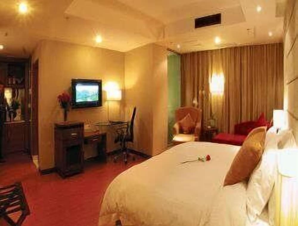 Suite, 1 King Bed, Smoking
