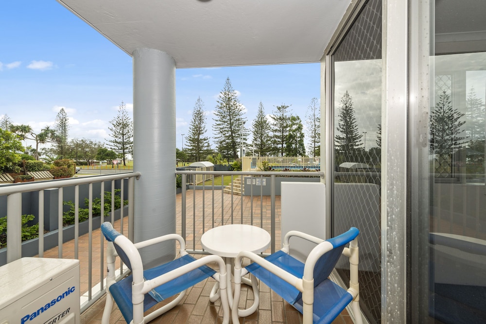 Apartment, 1 Bedroom, Pool View photo 3