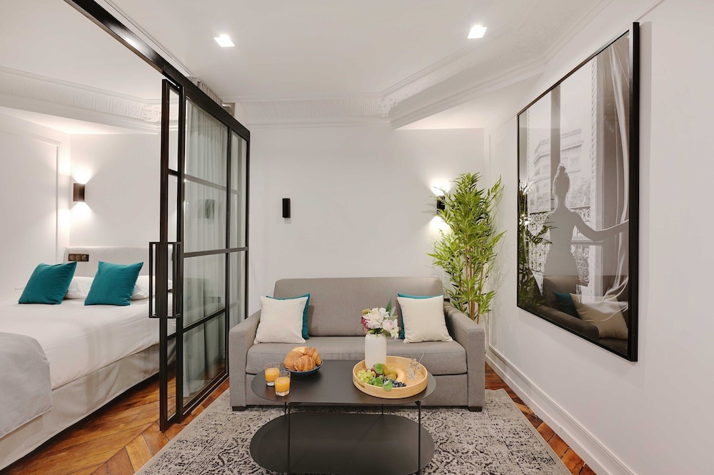 Apartment photo 2