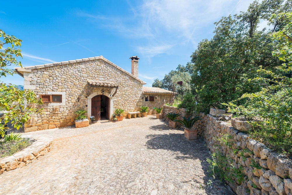 Villa photo 2