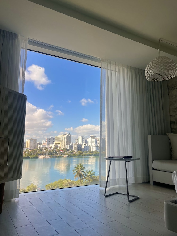 Premium Room, 1 King Bed (laguna)