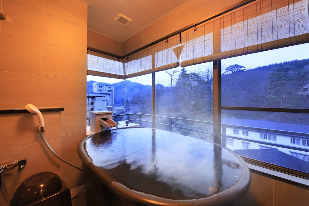 Japanese-Western style room with hot spring bath - Photo 2