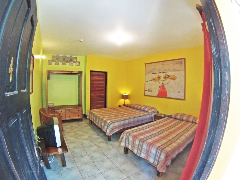 Standard Triple Room, Multiple Beds, Balcony, Garden View photo 3