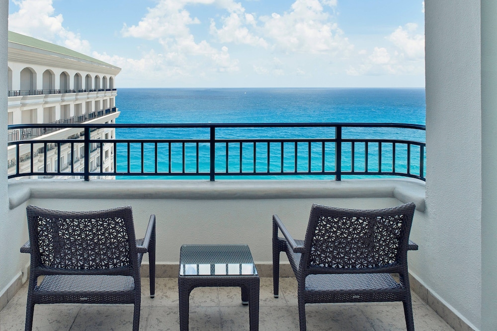 Premium Room, 1 King Bed, Ocean View (Balcony) - Photo 7