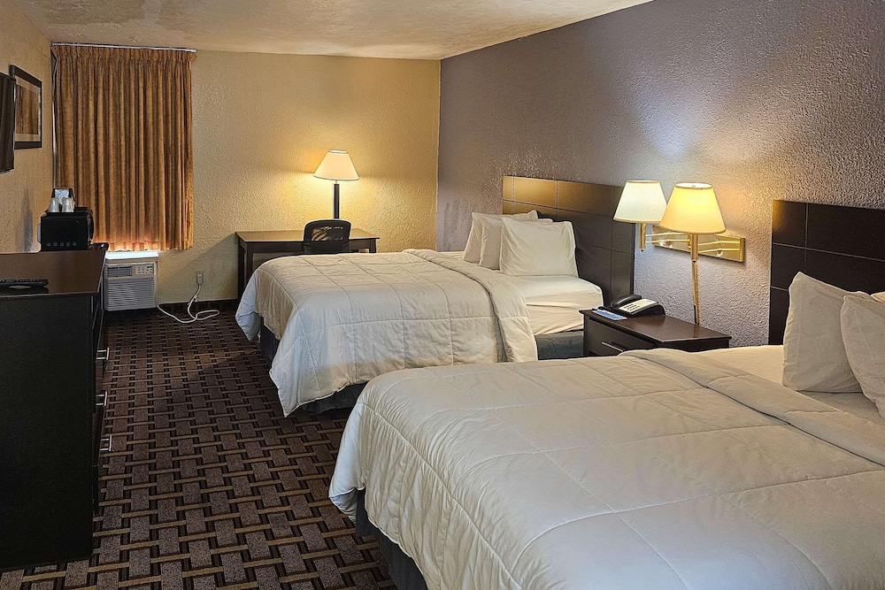 Room, 2 Double Beds, Non Smoking - Photo 5