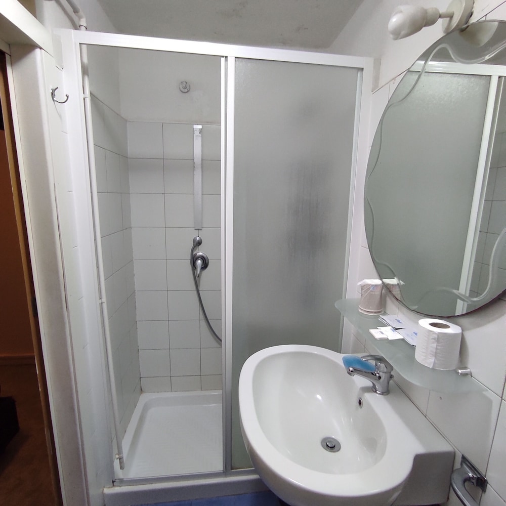 Economy Double Room - Photo 2