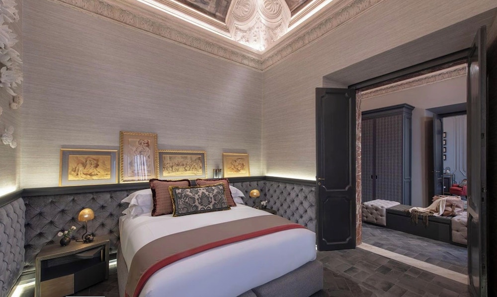 Signature Suite, Annex Building
