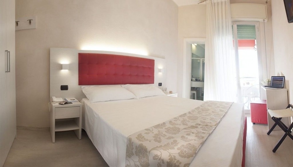 Standard Double or Twin Room photo 2