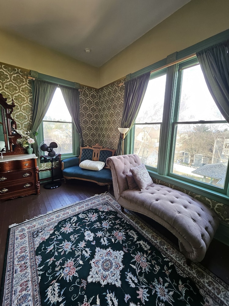 Traditional Room, 1 Queen Bed photo 2