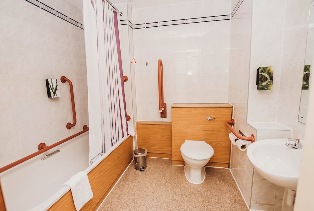 Double Room, Non Smoking - Photo 11