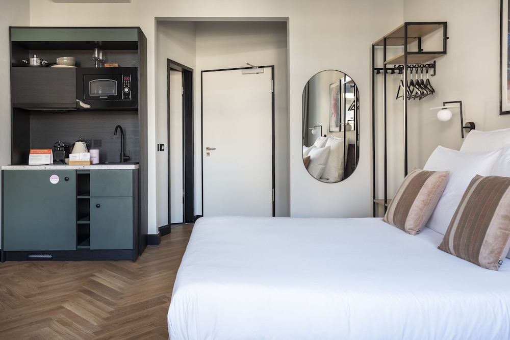 Large Studio, Kitchenette, Balcony
