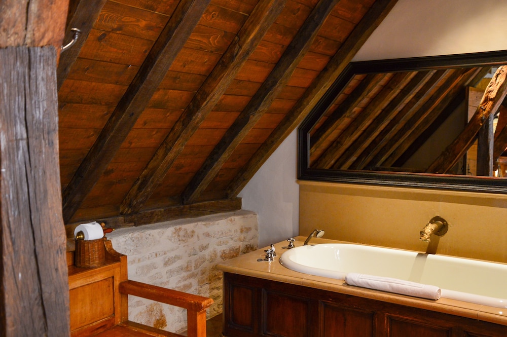 Superior Courtyard Suite, 1 Queen Bed or 2 Single Beds (upon availability) photo